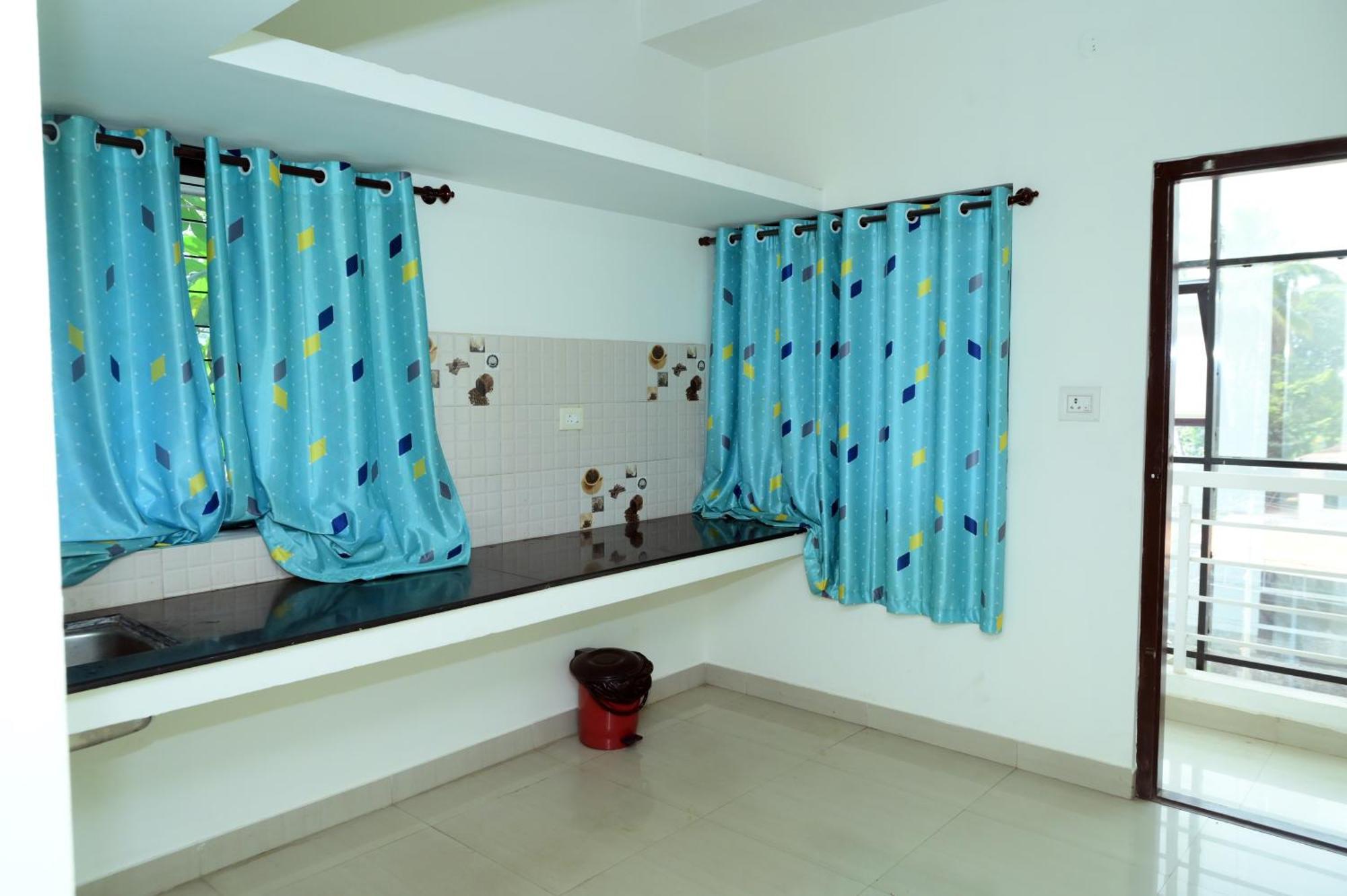 Hotel Aradhya Inn Deralakatte Mangalore Exteriör bild