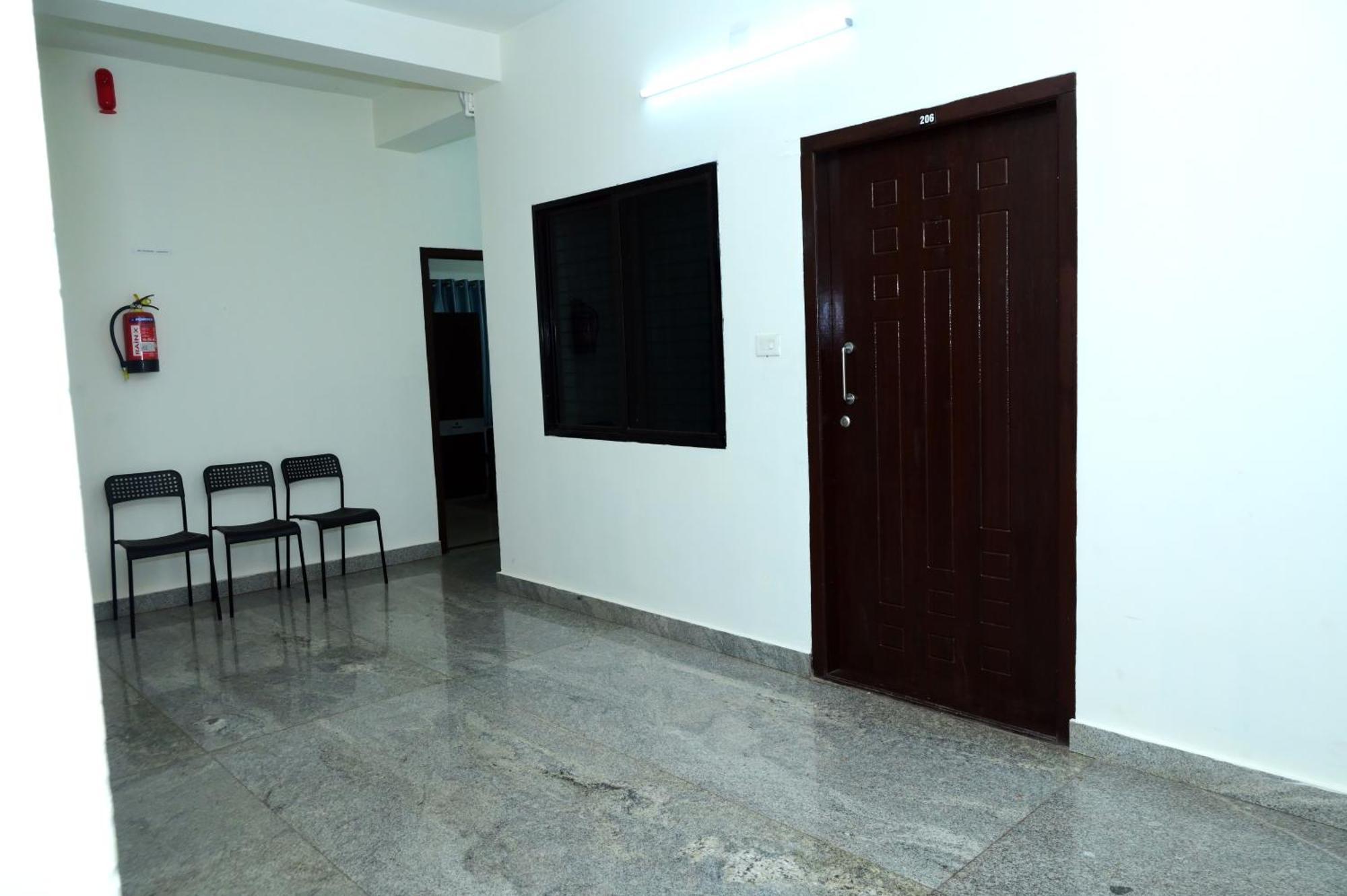 Hotel Aradhya Inn Deralakatte Mangalore Exteriör bild