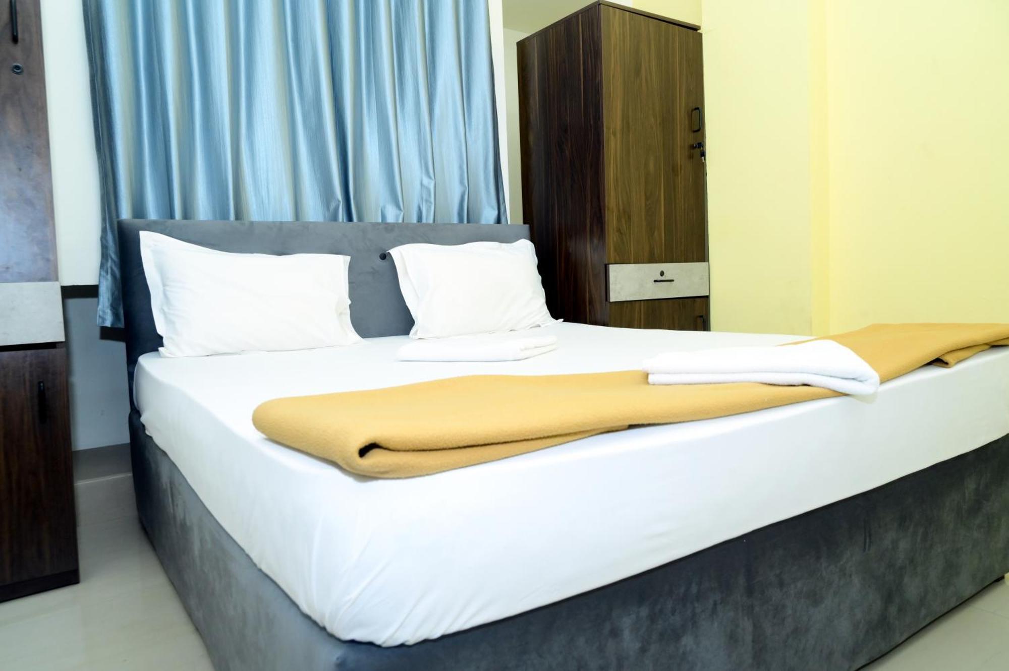Hotel Aradhya Inn Deralakatte Mangalore Exteriör bild