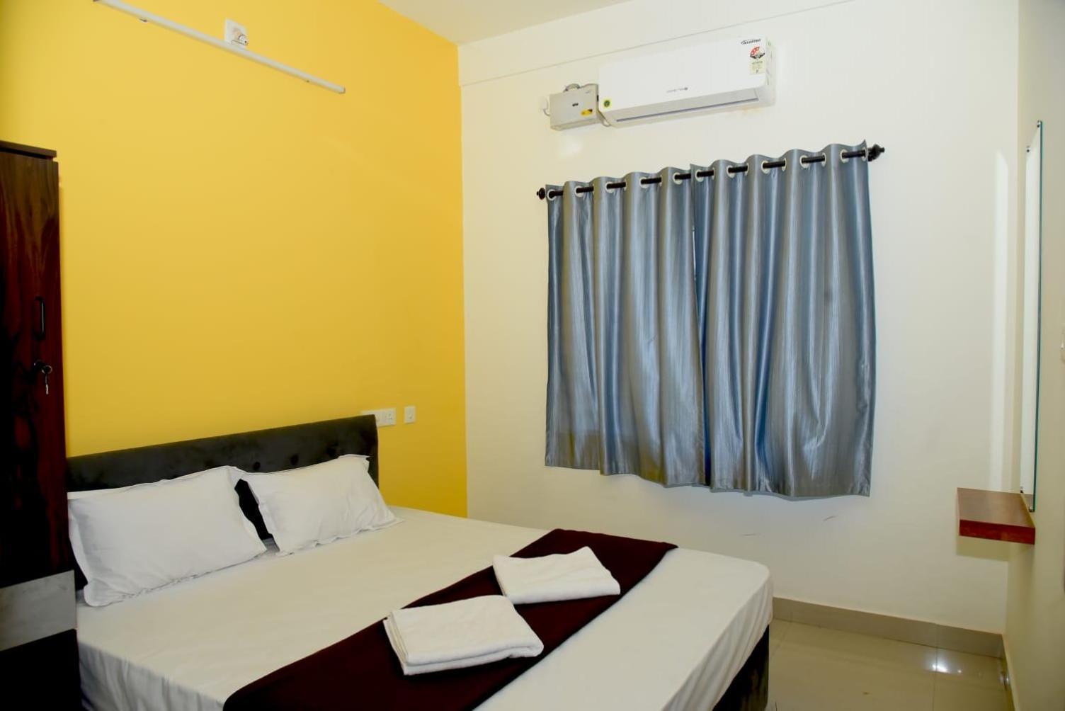Hotel Aradhya Inn Deralakatte Mangalore Exteriör bild