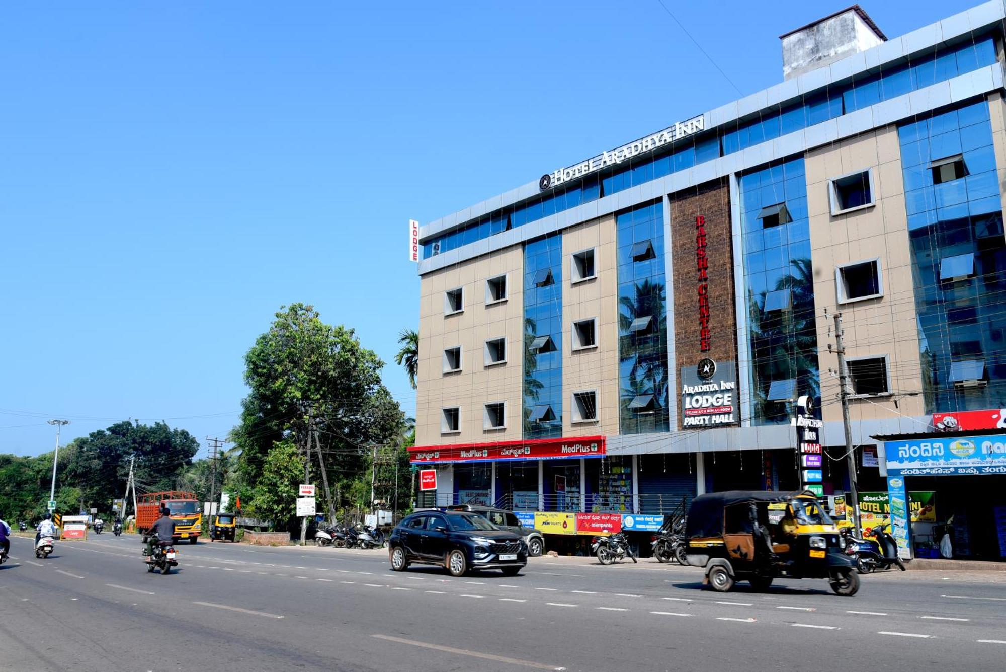Hotel Aradhya Inn Deralakatte Mangalore Exteriör bild